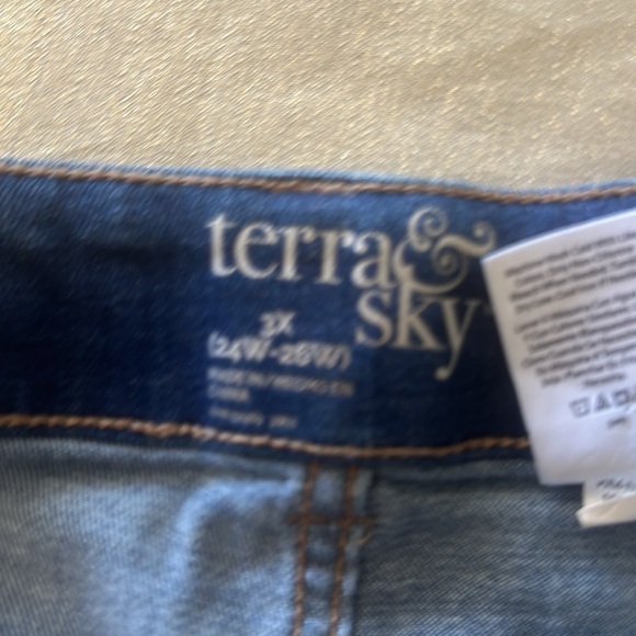 Terra & Sky Women's Blue Jeans - Picture 3 of 6